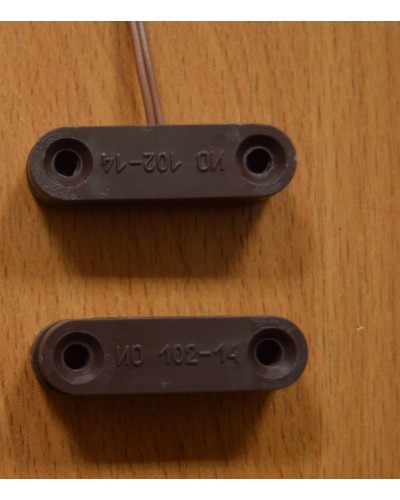 Извещатель охранный точечный магнитоконтактный Комплектстройсервис ИО 102-14 (коричневый) в Ростове-на-Дону Извещатели охранные Pintop.ru